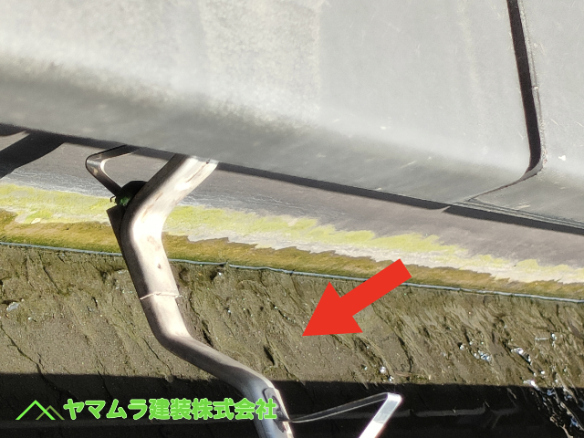 04．名古屋市港区　雨樋点検　雨水が残っていたところはヘドロ状になって溜まっている所もあります。