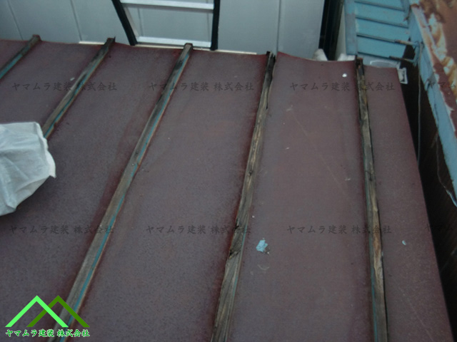 大府市　カバー工法　トタン屋根をめくったら腐蝕した垂木が