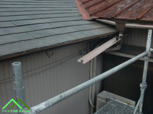 01．破損した雨樋の取り替え工事　ビフォー