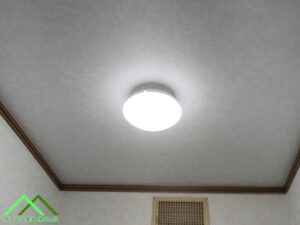 02．天井復旧と照明器具を取り付け作業の完了　アフター